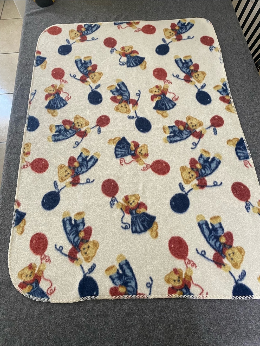 Vtg Blue Jean Teddy Bear Fleece Baby Blanket White Red Navy Balloons 42x28.5 in